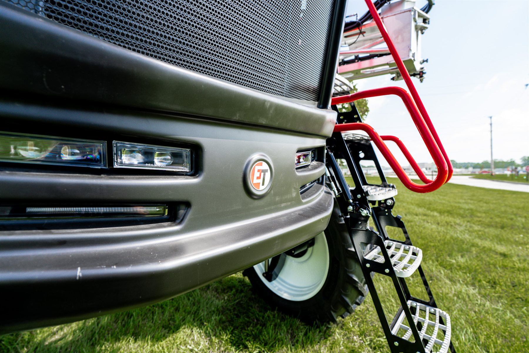 Apache AS1060 grille and access ladder detail
