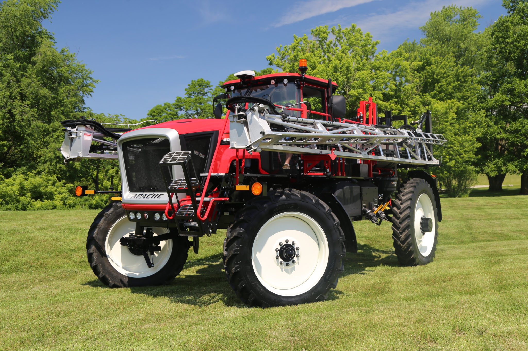 AS850 Agriculture Sprayers 800 Gal 200 hp Apache Sprayers